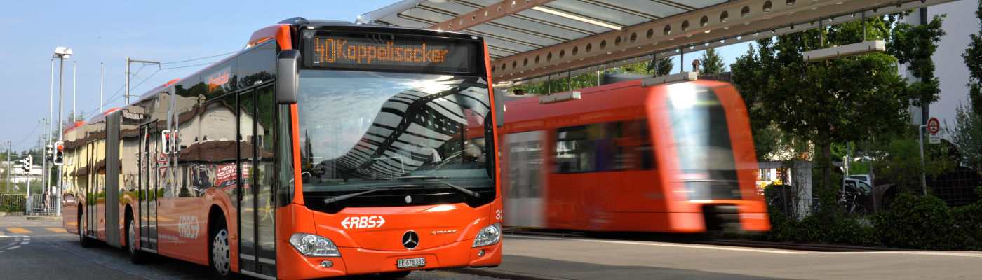 Bahn und Bus beim RBS