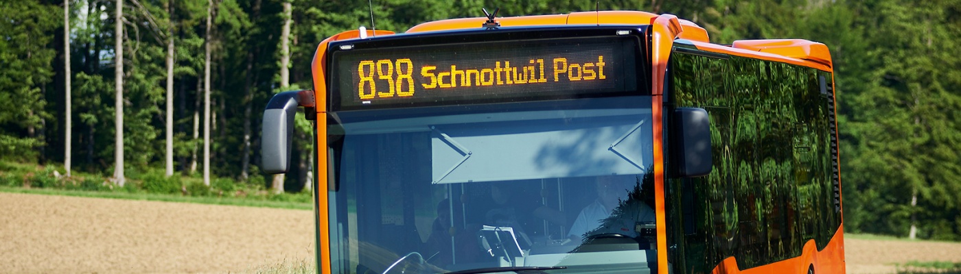 Bus der Linie 898