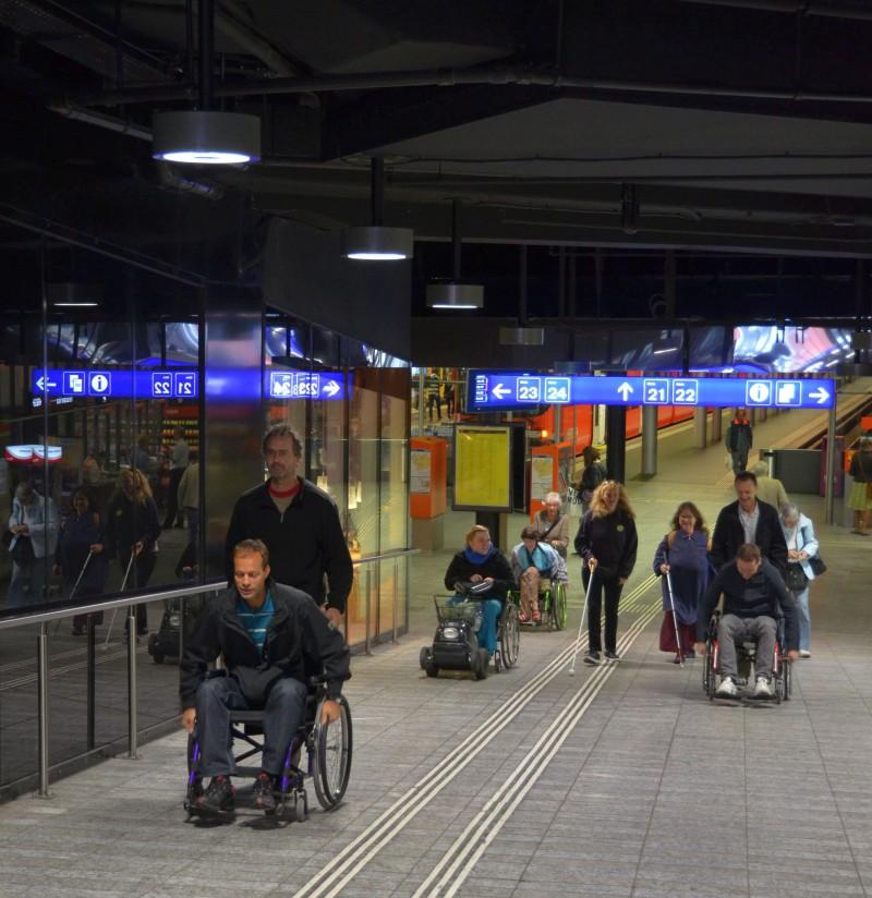 Barrierefreitheit, Rollstuhl, Bahnhof Bern, Rampe, Handicap