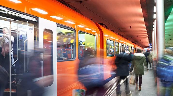 Bahnhof Bern, Mandarinli, Zug, Fahrgäste